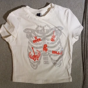 Y2k tröja - Jätta snygg tröja, använt 1 gång. Super bra kvalitet! Priset kan diskuteras ❤️