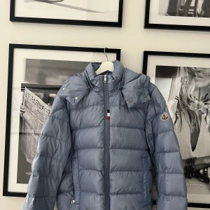 Moncler Cuvellier  - Moncler Cuvellier size 3 Cond: 8/10  Bin 7999kr