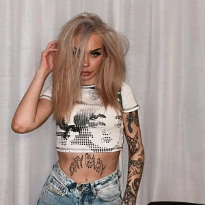 90s Croptop  - Snygg Croptop i 90s stil,  I nyskick👼enbart använd vid fåtal tillfällen 💫