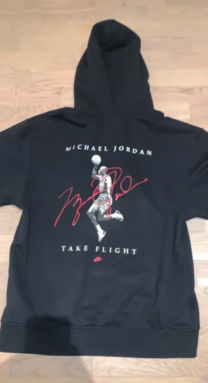 Jordan Hoodie - Riktigt bra skick. Köpt för 800kr säljer för 400 snabb affär!🤝👍