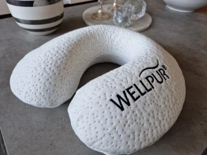 Nackkudde - Nackkudde från Wellpur. Fint skick. Praktiskt stt ha med sig.