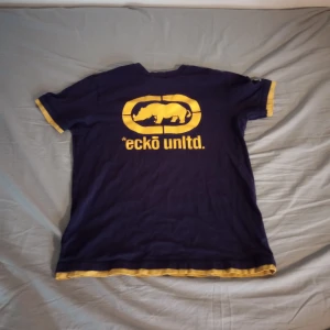 t-shirt Ecko unltd  - Lilla gul ecko/eckö t-shirt  