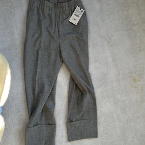 Kostym zara - Kostymbyxor från zara, aldrig använda 