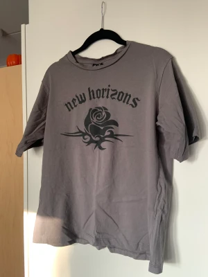 Lager157 T-shirt  - Oanvänd Lager157 T-shirt i storlek S.