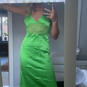 Zara klänning oanvänd - Har tyvärr inte kommit till användning!! Toppskick