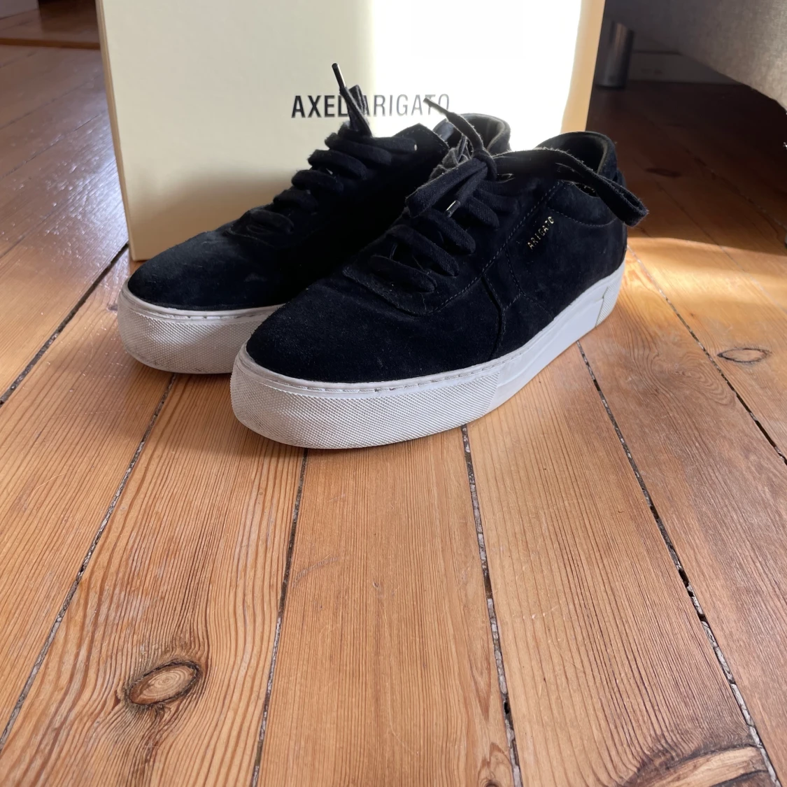 Axel Arigato  Platform Sued Black 