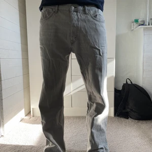 Weekday jeans (space) - 2 är gamla weekday jeans köpta i butik med bra skick, säljs pga ingen användning.   Köpta för 600 Köp direkt 300  Står ej för frakt 