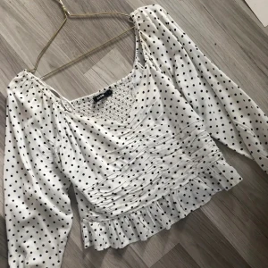 Blus  - Himla fin blus från bikbok 💕✨ oanvänd!