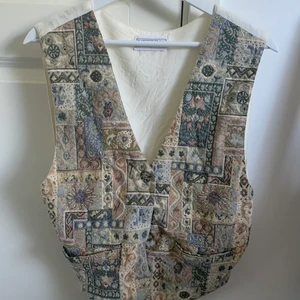 Väst - Pullover väst Vid intresse eller frågor skriv privat!  Köparen står för frakt! ❤️