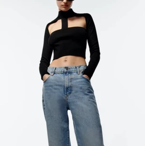 Svart topp  - Stickad topp från Zara, aldrig använt. 