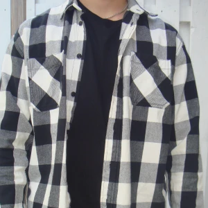 Vailent Overshirt - Vailent overshirt i stl L Bra skick Passform: Något oversized 