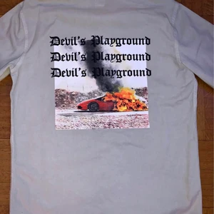 Skjortjacka - Aldrig använd skjorta/lätt jacka som är i nyskick.  Priset är diskuterbar vid snabb affär! 