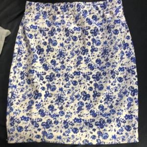 Kjol från Nelly - Köpt i början av sommarn , säljer då den var för litem