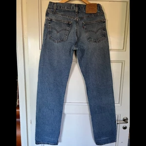 Levis 505 W32L34 - Levis 505 regular fit straight leg i storlek W32 L34. Se andra annonser för samfrakt och fråga om det finns funderingar!