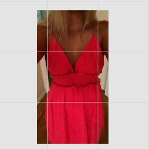 Säljer denna fina klänning från Zara då den inte kommer till användning💓 säljer för 225kr+frakt🤗🤗