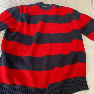 Brandy Mellville - Säljer denna tröja för att jag aldrig använder den