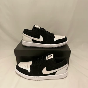 Jordan 1 Low Diamond shorts  - Air Jordan 1 low Diamond shorts   Skick: Helt nya Storlek: 42,5  Pris:1999  Dm vid intresse!  Jag finns också på instagram: them.sneaks 