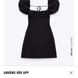 Säljer denna svarta klänningen i strl, xs. Kostade 359kr men säller för 150+frakt! Aldrig använd!