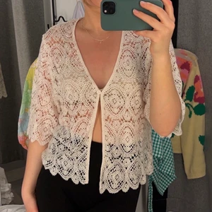 Spets topp Lindex  - Säljer denna superfina spetstopp från Lindex i storlek S, den är helt ny med lappen kvar nypris 499kr