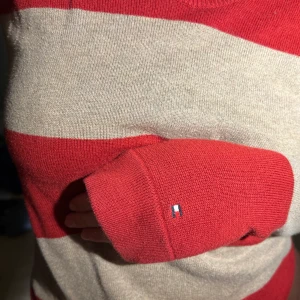 Stickad tröja, från Tommy Hilfiger - Fint skick