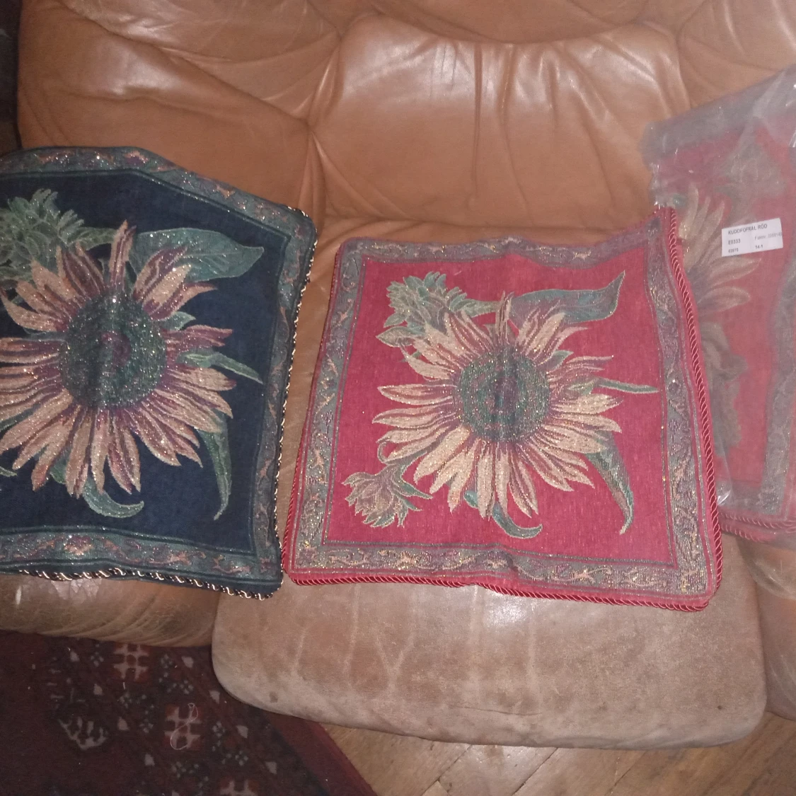 Kuddfodral Marin och två Röda 39x39 cm stora . - 91