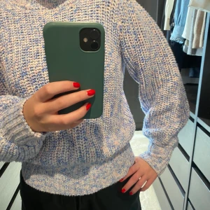 Stickad tröja från levaté - Säljer denna jättefina stickade tröjan från levaté då den inte kommer till användning längre. Jättefint skick och så fin nu till hösten! 