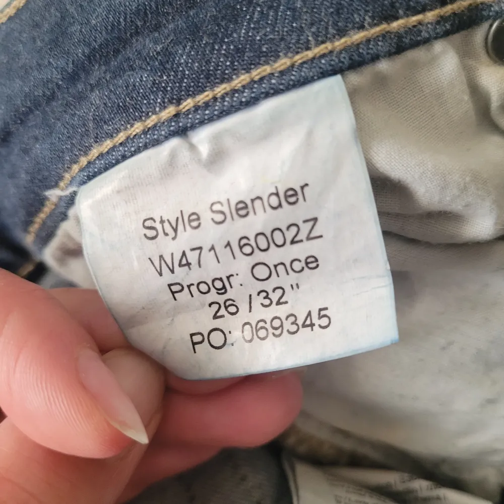 Fint skick, använda ett fåtal gånger. Slimfit-modell med mycket stretch. Säljs vidare för att de inte passar längre 🥲. Jeans & Byxor.