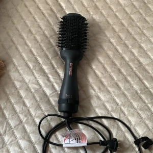 Amika Hair Blow Dryer Brush 2.0 - Använd 2 gånger 