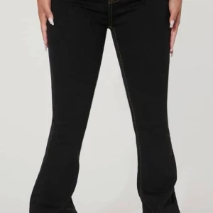 Fina jeans och byxor - Fina jeans och byxor säljs ey separata köpta för 499kr tillsammans använda 0g packade ock klara redo för köp❤️