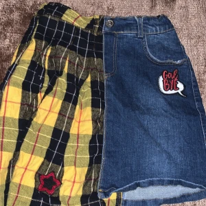 Kjol - Denna kjolen har jag köpt i nån butik i turkiet. Men den är använd endast 2 gånger då jag ångra att jag köpte den. Men den har lagt i min garderob i 2 år utan användning.