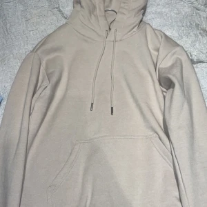 Hoddie  - Aldrig använt. Är lite mörkare än på bilden är mer beige. Från h&m