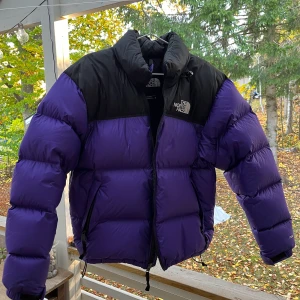 The North Face Nuptse 1996 - Storlek M Använd bara under en vinter, cond 9/10