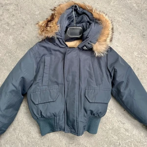 Woolrich - Snygg jacka med äkta pälskrage 2 år