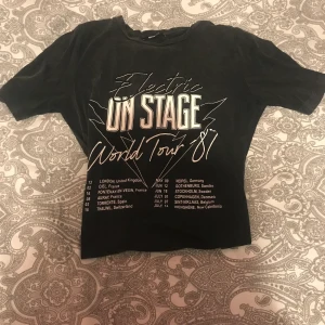T-shirt  - Lång t shirt från Gina aldrig använd  säljer då den inte kommer till användning 
