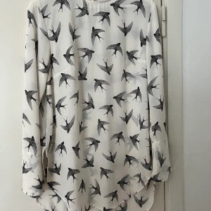 H&M blus tunika fåglar storlek 40 - I toppen skick!