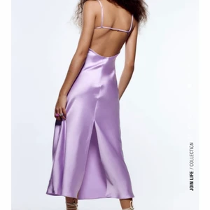 SÖKER DENNA KLÄNNING - Söker denna klänning från Zara i storlek XS/S Ska kunna fraktas