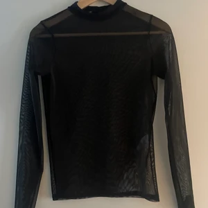 Genomskinlig tröja - See through tröja från Nelly, i bra skick strl S