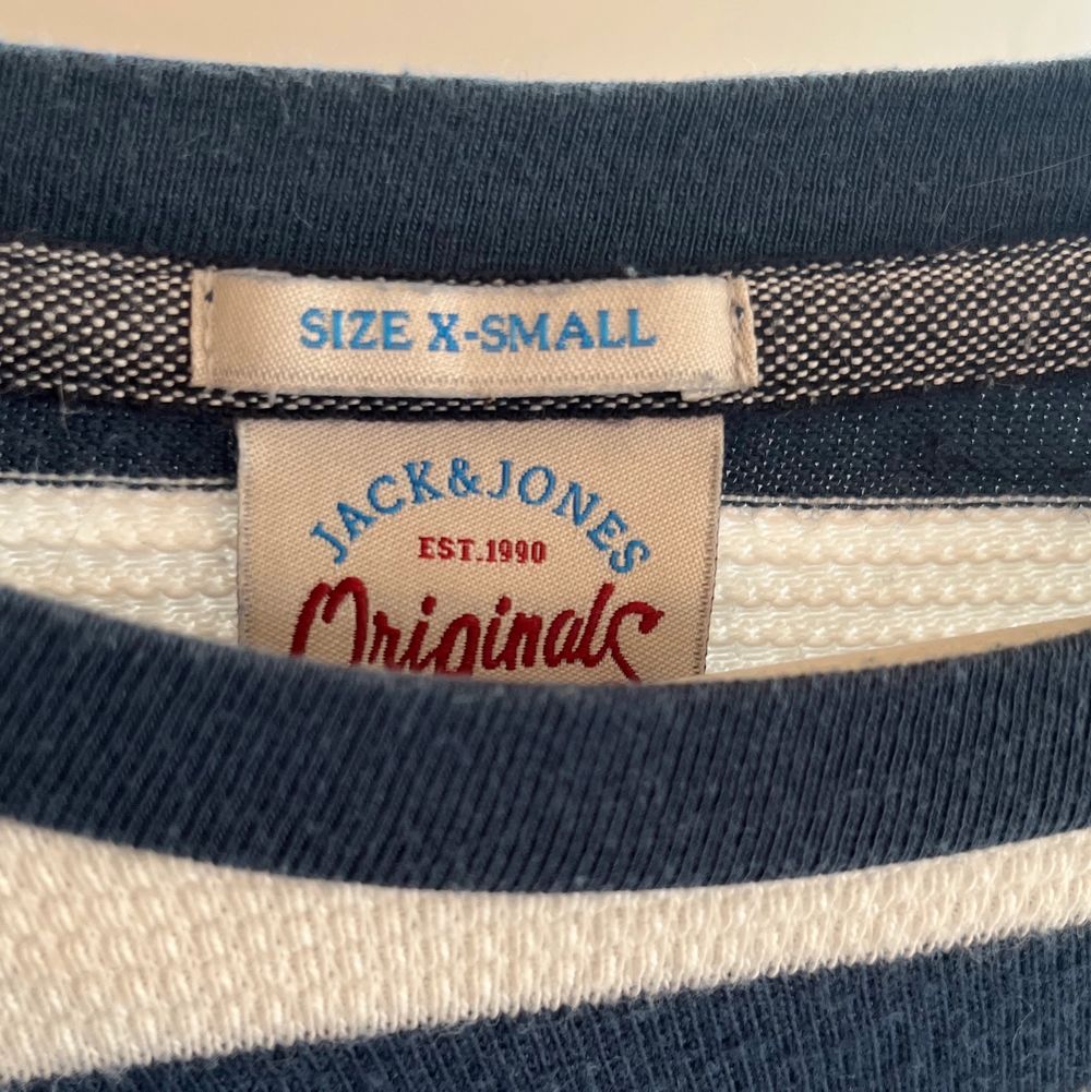 Superfin randig tröja från Jack & Jones. Den är Stl xs men jag skulle säga att den passar en S också. Inga fläckar eller hål. Skriv privat för fler bilder💗. Tröjor & Koftor.