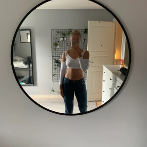 Zara jeans  - Jens från zara, bra längd på mig som är 174cm. Lågmidjade
