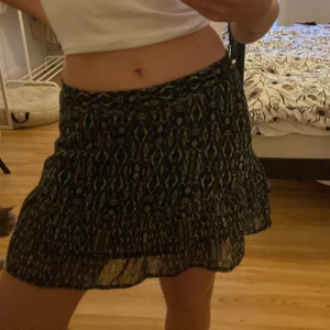 Söt kjol - Kjol från bershka i jättefint material. Jättebra skick