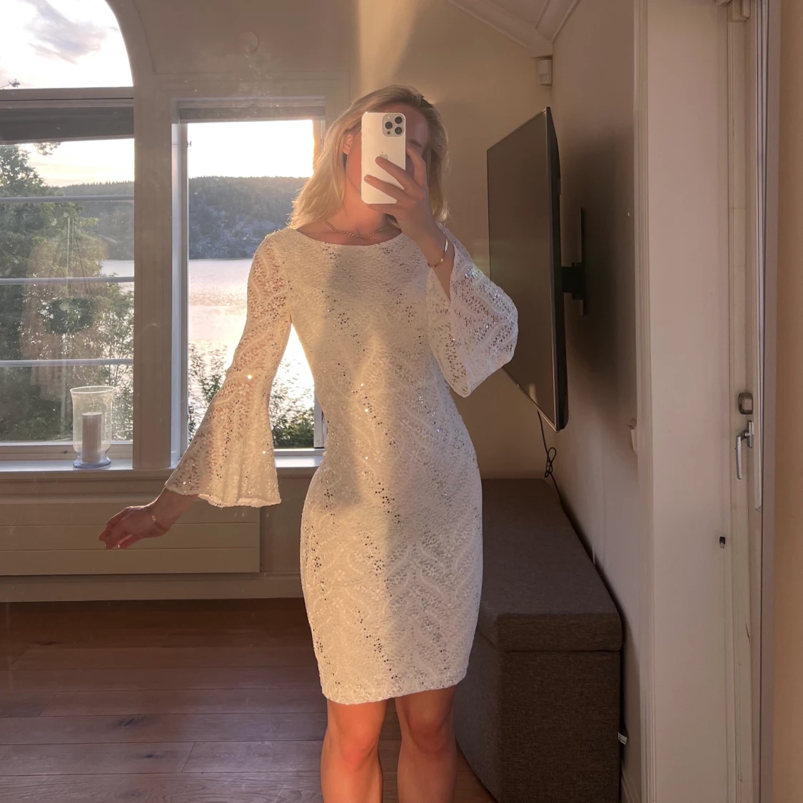 Vit, glittrig klänning  - 90