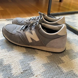 New balance 420 - Använda några gånger. Är en retro-modell som inte längre finns att köpa. Små i storleken. 