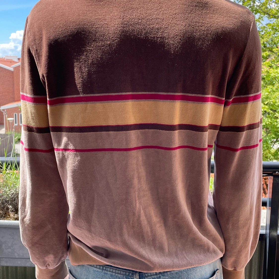 Mjuk flerfärgad långärmad tröja  - 90