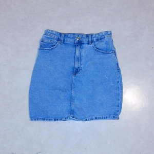 Jeans kjol - Från hm. Storlek 40. Använd 1 gång. 