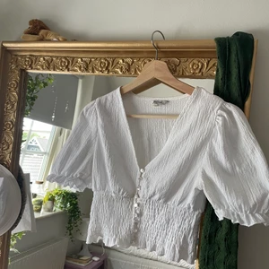 Vit blus - Supergullig vit blus från monki🥰