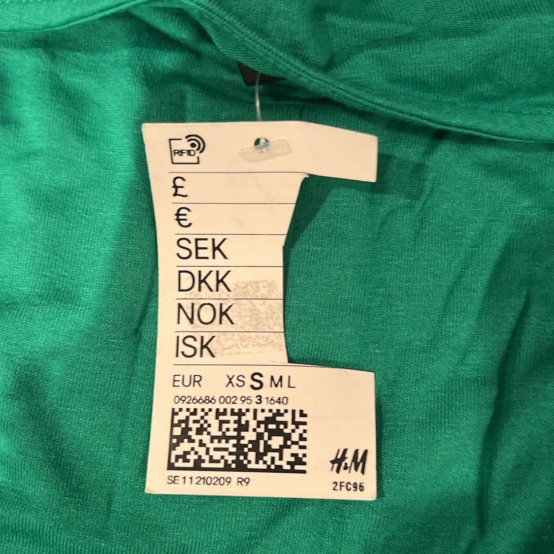 En långärmad grön tröja utan rygg - 91