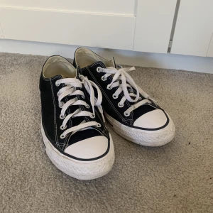 Converse - Converse storlek 41,5 Jättebra skick, använda ett fåtal gånger Nypris, 749kr Mitt pris, 250kr