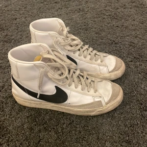 Nike Blazor skor - Intressekoll på mina Nike blazor skor. Dom är superfina och perfekta till våren! 
