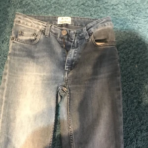 Acne jeans  - Ett par acne jeans som jag int använder längre. Skiket är 9/10 med inga fel i byxorna. Går att förhandla 