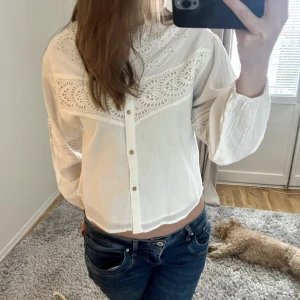 Zara tröja  - Säljer en super söt zara tröja! Perfekt till sommaren❤️‍🔥